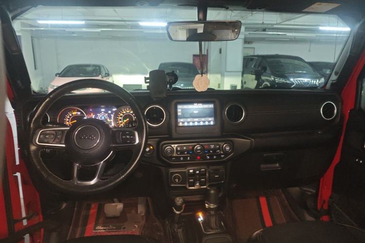 Used Jeep Wrangler 2019 2.0T Sahara 4-Door Version China V Standard Center Console