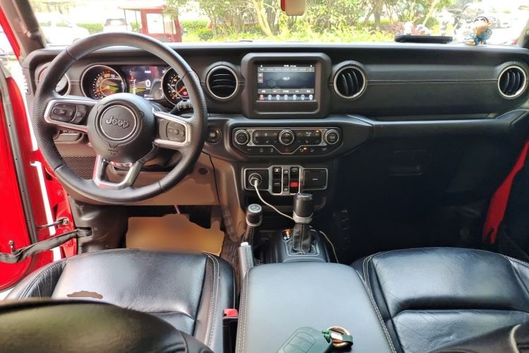 Used Jeep Wrangler 2019 2.0T Sahara 4-Door Version China V Standard Center Console