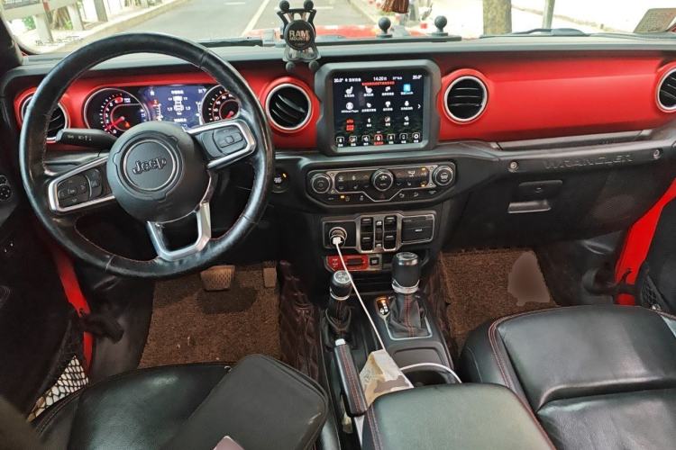 Used Jeep Wrangler 2019 2.0T Rubicon Four-Door Version China V Emission Standard Center Console