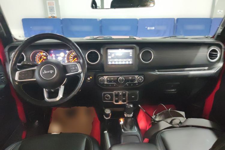 Used Jeep Wrangler 2019 2.0T Sahara Four-Door Version China VI Emission Standard Center Console