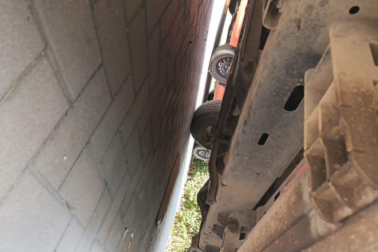Used Jeep Wrangler 2019 2.0T Sahara Four-Door Version China VI Emission Standard Chassis Front Left