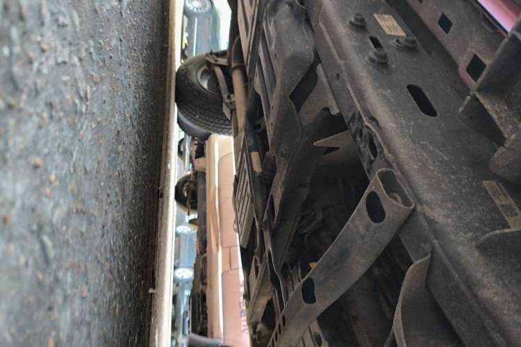 Used Jeep Wrangler 2019 2.0T Sahara Four-Door Version China VI Emission Standard Chassis Front Right