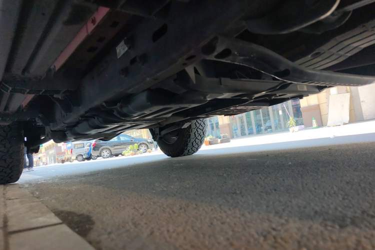 Used Jeep Wrangler 2019 2.0T Sahara Four-Door Version China VI Emission Standard Chassis Front Right