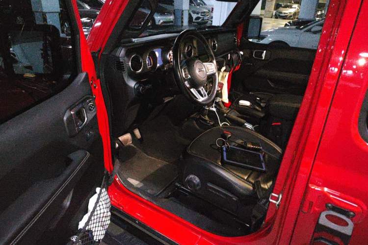 Used Jeep Wrangler 2019 2.0T Sahara Four-Door Version China VI Emission Standard Driver Seat
