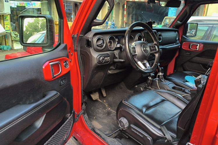 Used Jeep Wrangler 2019 2.0T Sahara Four-Door Version China VI Emission Standard Driver Seat