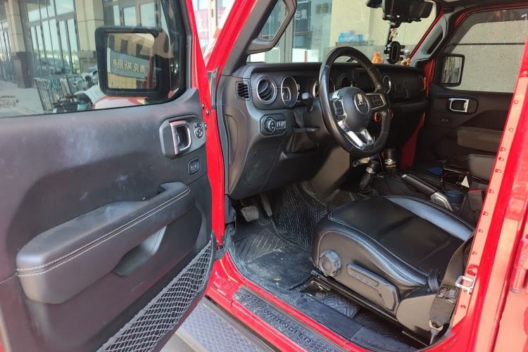 Used Jeep Wrangler 2019 2.0T Sahara Four-Door Version China VI Emission Standard Driver Seat