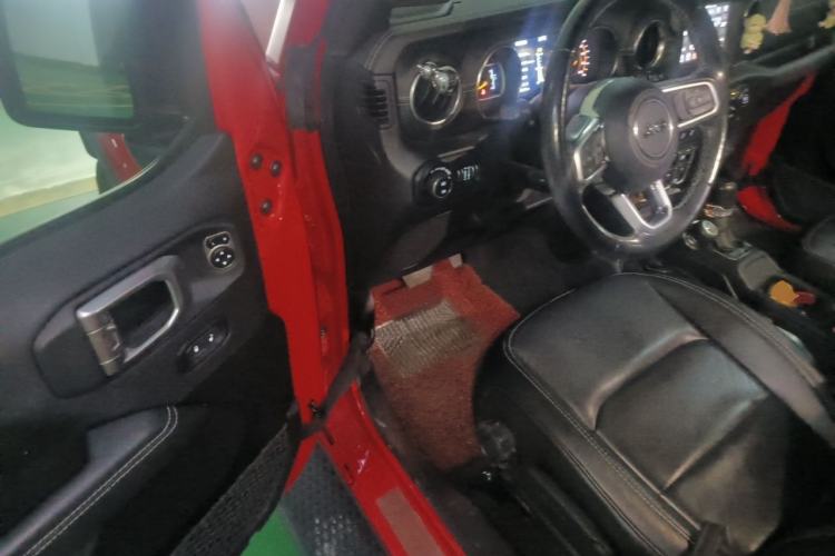 Used Jeep Wrangler 2019 2.0T Sahara Four-Door Version China VI Emission Standard Driver Seat
