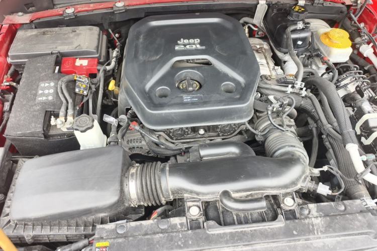 Used Jeep Wrangler 2019 2.0T Sahara Four-Door Version China VI Emission Standard Engine Bay