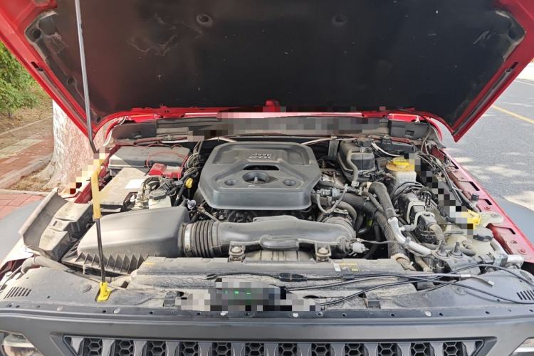 Used Jeep Wrangler 2019 2.0T Rubicon Four-Door Version China VI Emission Standard Engine Bay