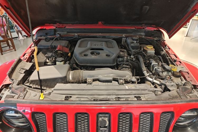 Used Jeep Wrangler 2019 2.0T Sahara 4-Door Version China V Standard Engine Bay