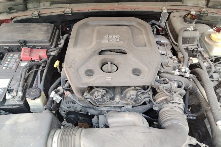 Used Jeep Wrangler 2019 2.0T Sahara Four-Door Version China VI Emission Standard Engine Bay