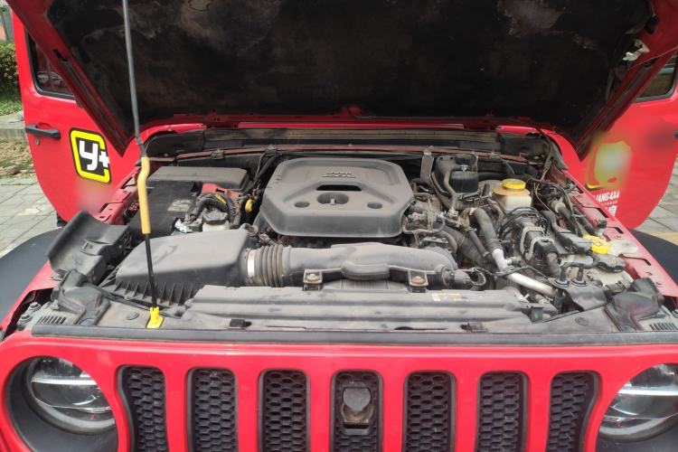 Used Jeep Wrangler 2019 2.0T Rubicon Four-Door Version China VI Emission Standard Engine Bay