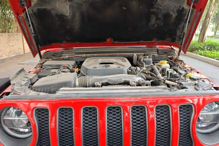 Used Jeep Wrangler 2019 2.0T Rubicon Four-Door Version China V Emission Standard Engine Bay