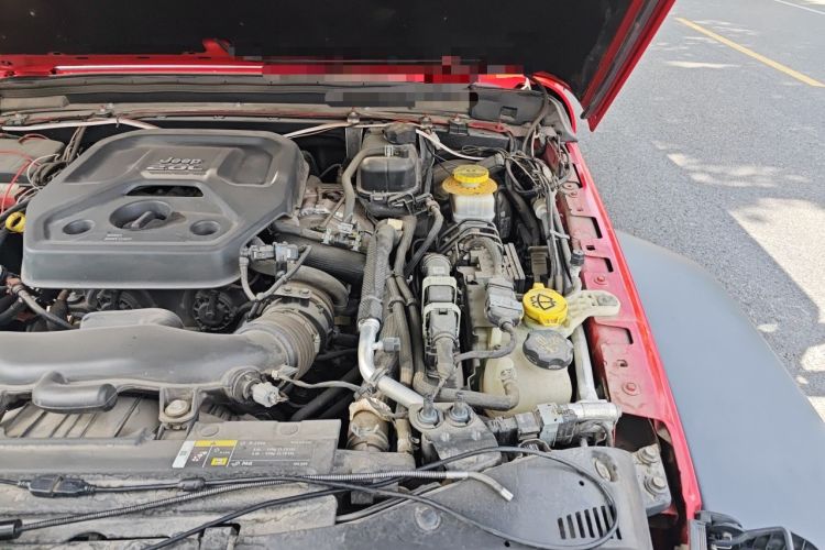 Used Jeep Wrangler 2019 2.0T Rubicon Four-Door Version China VI Emission Standard Engine Bay Left