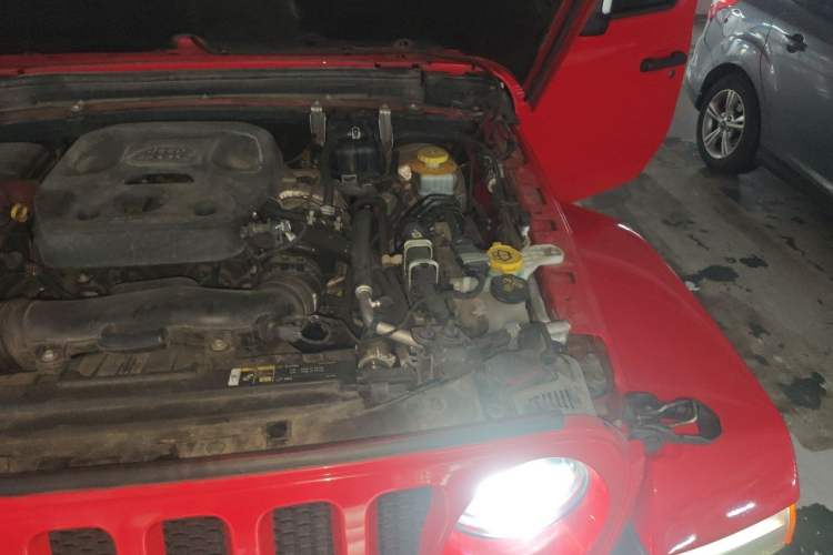 Used Jeep Wrangler 2019 2.0T Sahara 4-Door Version China V Standard Engine Bay Left