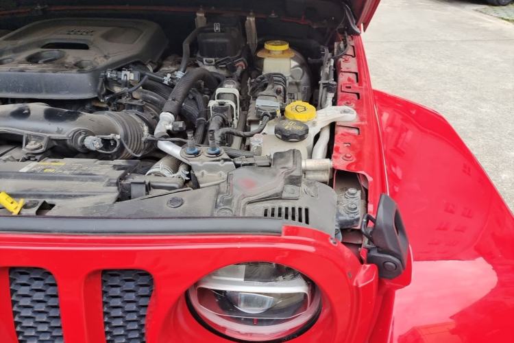 Used Jeep Wrangler 2019 2.0T Sahara 4-Door Version China V Standard Engine Bay Left