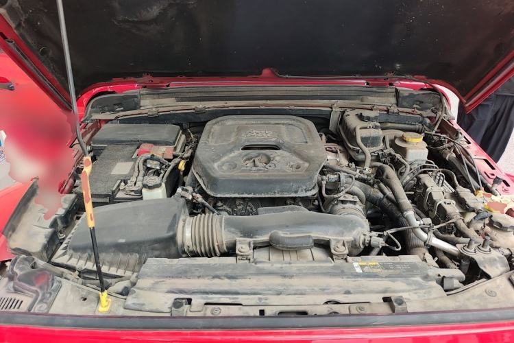 Used Jeep Wrangler 2019 2.0T Sahara Four-Door Version China VI Emission Standard Engine Bay