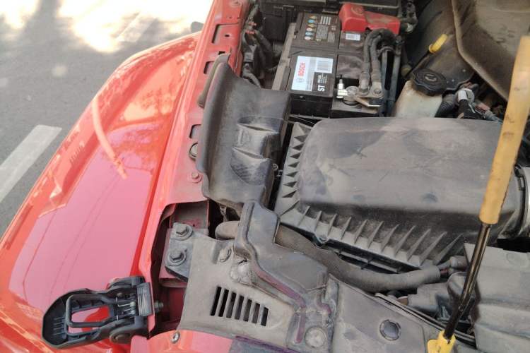 Used Jeep Wrangler 2019 2.0T Sahara Four-Door Version China VI Emission Standard Engine Bay Right