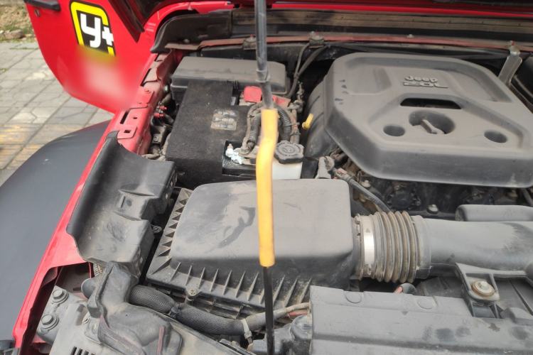 Used Jeep Wrangler 2019 2.0T Rubicon Four-Door Version China VI Emission Standard Engine Bay Right