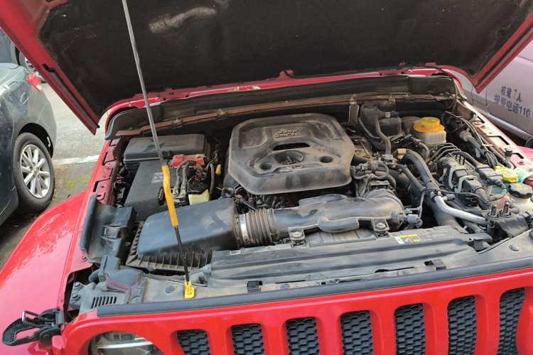 Used Jeep Wrangler 2019 2.0T Sahara Four-Door Version China VI Emission Standard Engine Bay Right