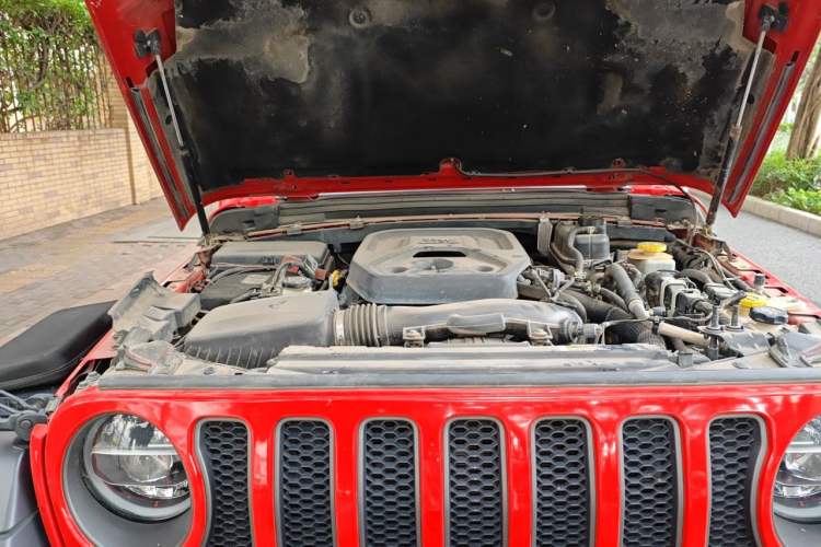 Used Jeep Wrangler 2019 2.0T Rubicon Four-Door Version China V Emission Standard Engine Bay Right