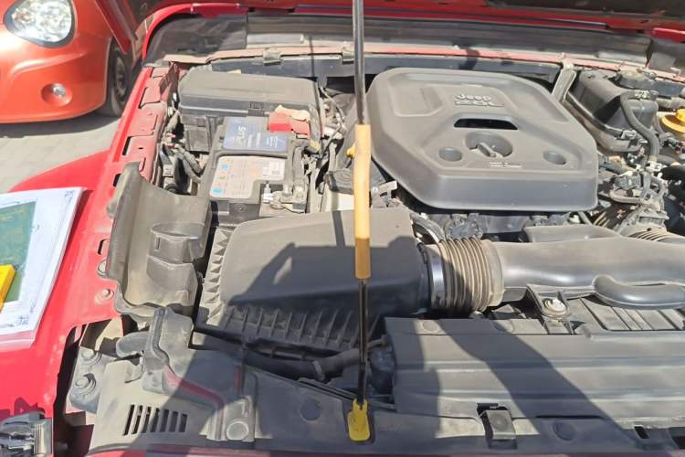 Used Jeep Wrangler 2019 2.0T Sahara Four-Door Version China VI Emission Standard Engine Bay Right