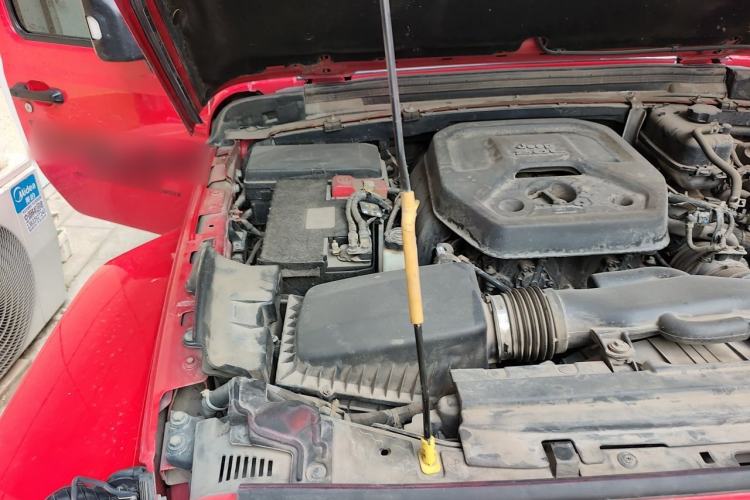 Used Jeep Wrangler 2019 2.0T Sahara Four-Door Version China VI Emission Standard Engine Bay Right