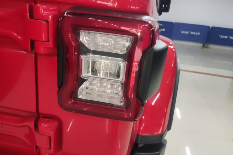 Used Jeep Wrangler 2019 2.0T Sahara Four-Door Version China VI Emission Standard Exterior 3