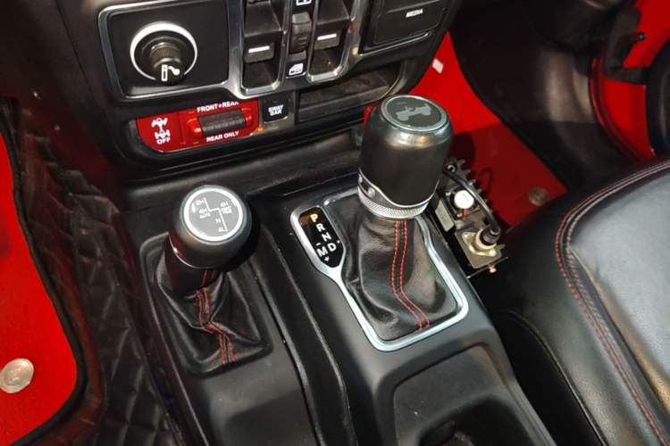 Used Jeep Wrangler 2019 2.0T Rubicon Four-Door Version China VI Emission Standard Gear Lever