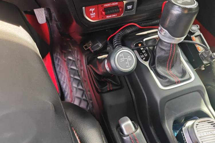 Used Jeep Wrangler 2019 2.0T Rubicon Four-Door Version China VI Emission Standard Gear Lever