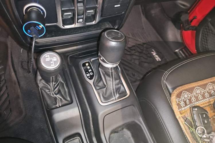 Used Jeep Wrangler 2019 2.0T Sahara 4-Door Version China V Standard Gear Lever