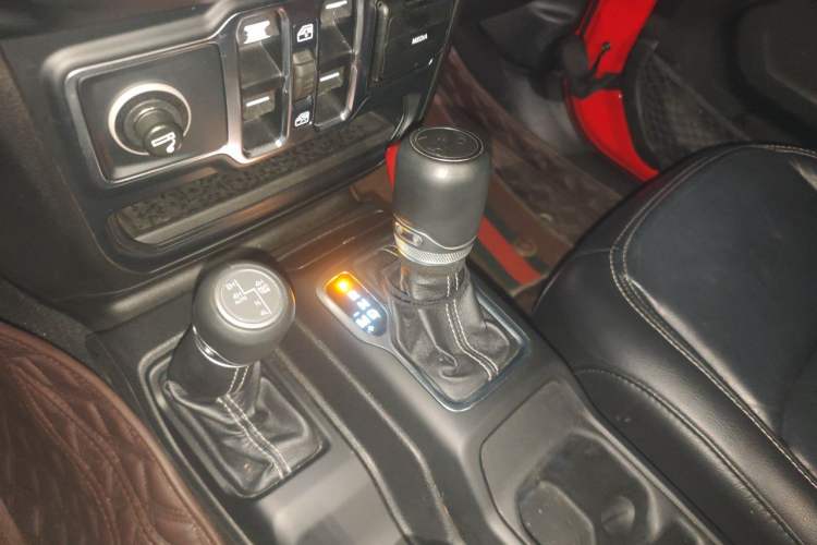 Used Jeep Wrangler 2019 2.0T Sahara 4-Door Version China V Standard Gear Lever