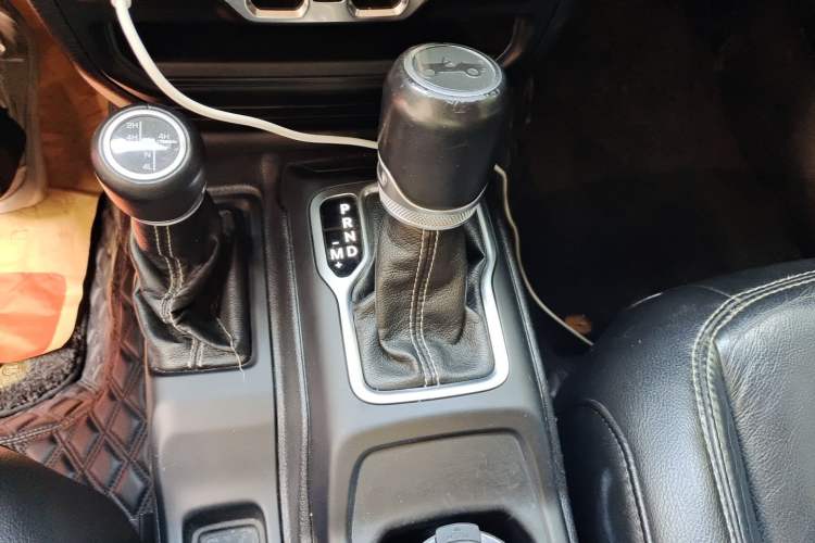 Used Jeep Wrangler 2019 2.0T Sahara 4-Door Version China V Standard Gear Lever
