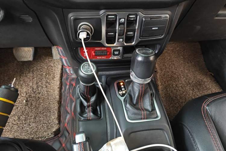 Used Jeep Wrangler 2019 2.0T Rubicon Four-Door Version China V Emission Standard Gear Lever