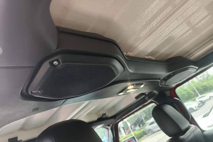 Used Jeep Wrangler 2019 2.0T Sahara Four-Door Version China VI Emission Standard Headliner