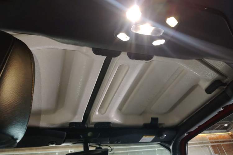 Used Jeep Wrangler 2019 2.0T Rubicon Four-Door Version China VI Emission Standard Headliner