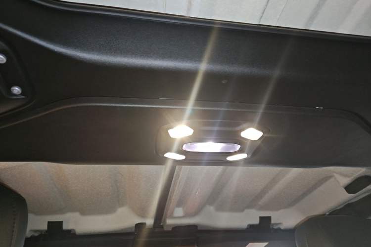 Used Jeep Wrangler 2019 2.0T Sahara 4-Door Version China V Standard Headliner
