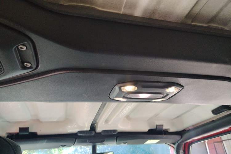 Used Jeep Wrangler 2019 2.0T Sahara Four-Door Version China VI Emission Standard Headliner