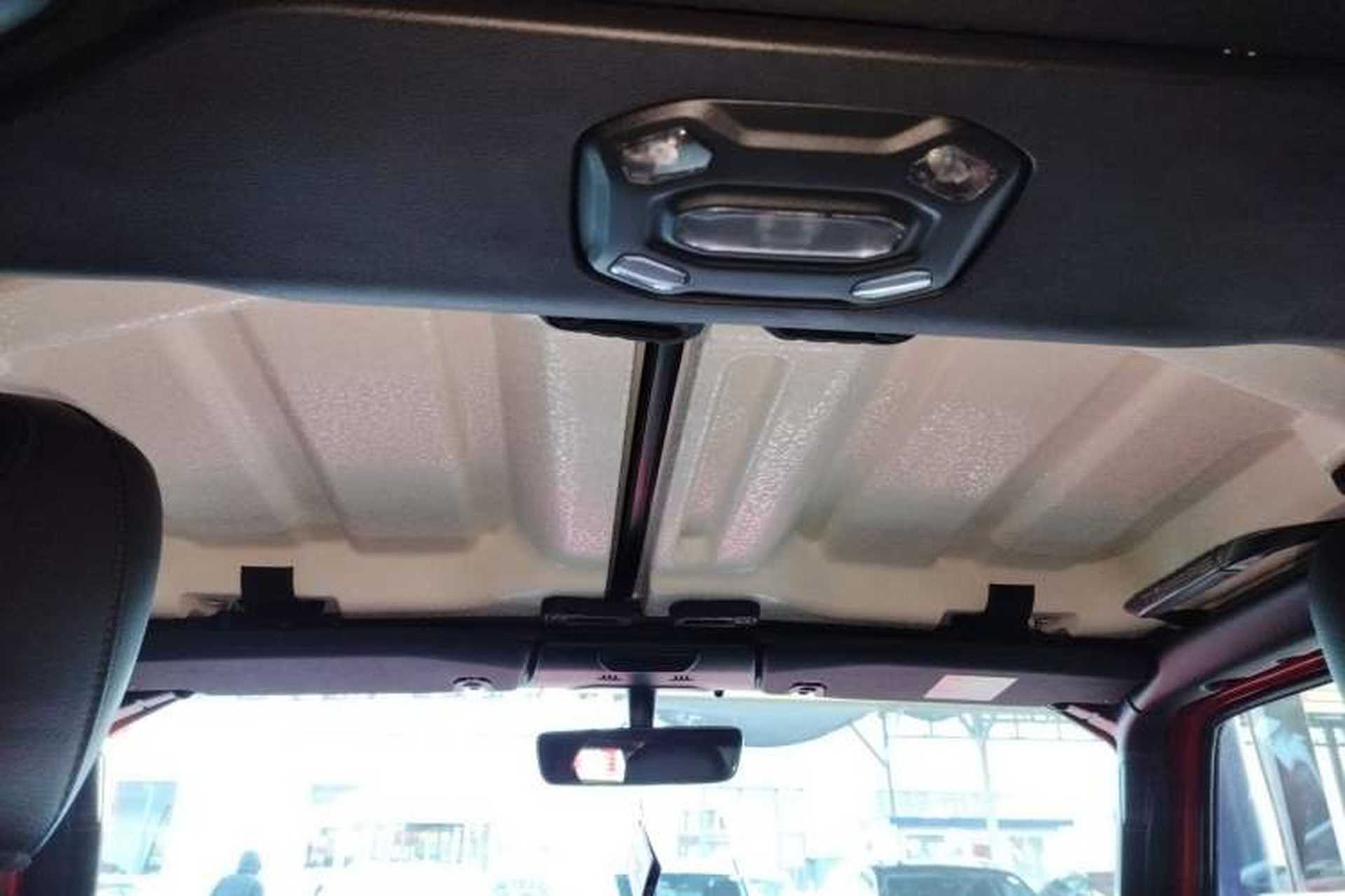 Used Jeep Wrangler 2019 2.0T Sahara Four-Door Version China VI Emission Standard Headliner