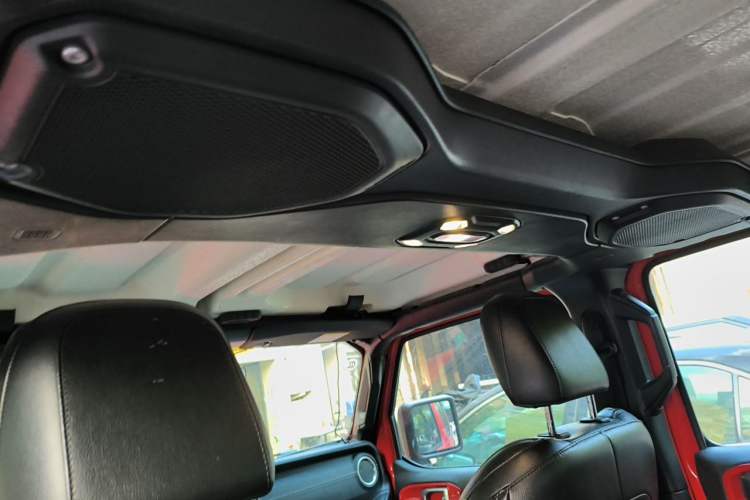 Used Jeep Wrangler 2019 2.0T Sahara Four-Door Version China VI Emission Standard Headliner