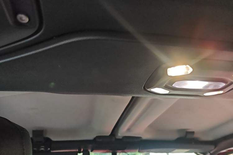 Used Jeep Wrangler 2019 2.0T Rubicon Four-Door Version China V Emission Standard Headliner