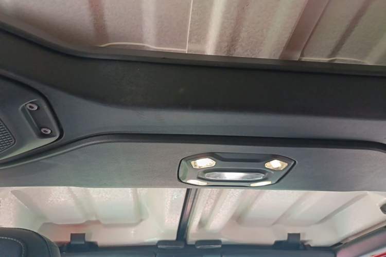 Used Jeep Wrangler 2019 2.0T Sahara Four-Door Version China VI Emission Standard Headliner