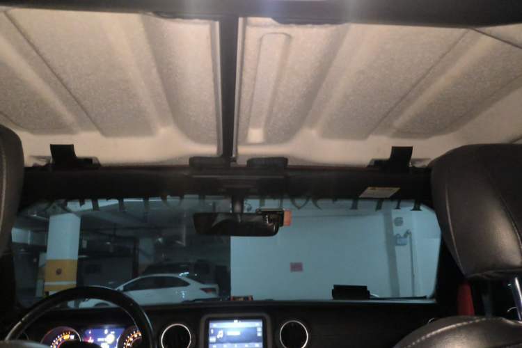 Used Jeep Wrangler 2019 2.0T Sahara Four-Door Version China VI Emission Standard Headliner