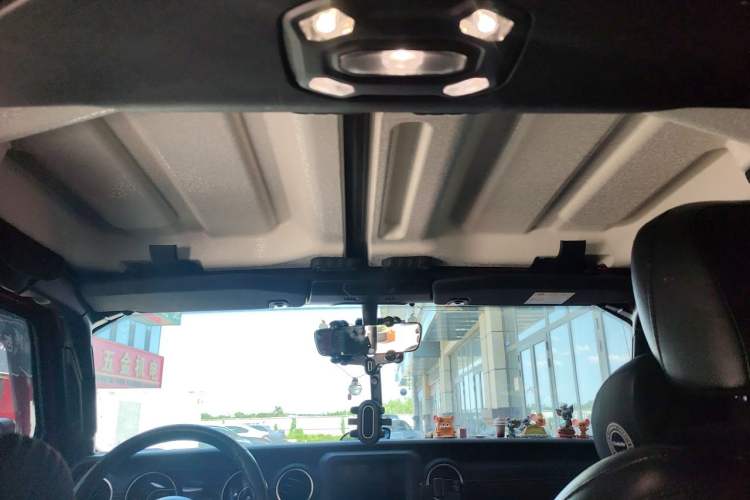 Used Jeep Wrangler 2019 2.0T Sahara Four-Door Version China VI Emission Standard Headliner