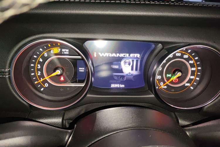 Used Jeep Wrangler 2019 2.0T Sahara Four-Door Version China VI Emission Standard Instrument Cluster