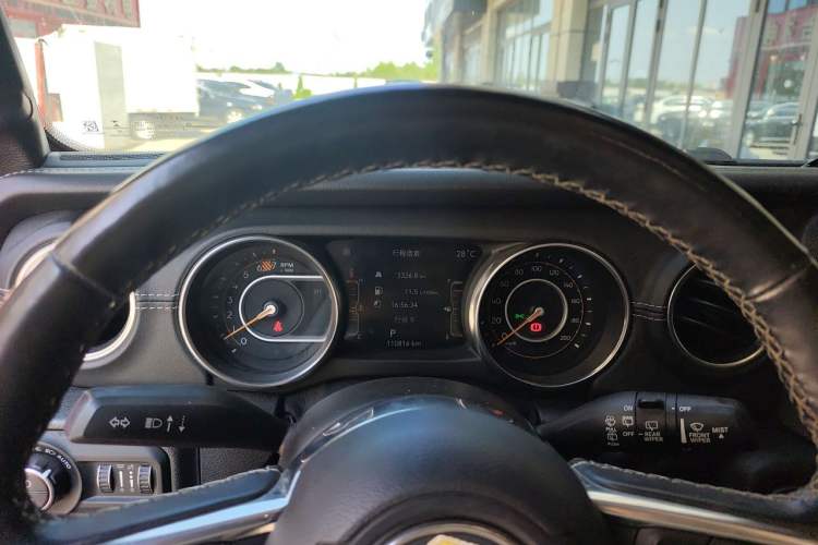 Used Jeep Wrangler 2019 2.0T Sahara Four-Door Version China VI Emission Standard Instrument Cluster