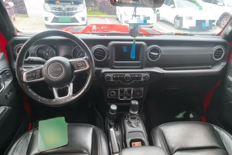 Used Jeep Wrangler 2019 2.0T Sahara Four-Door Version China VI Emission Standard Interior 2
