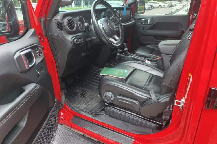 Used Jeep Wrangler 2019 2.0T Sahara Four-Door Version China VI Emission Standard Interior 3