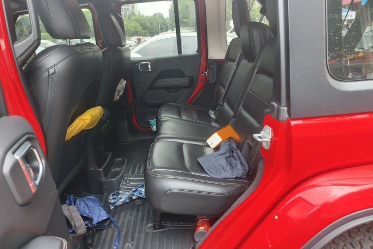 Used Jeep Wrangler 2019 2.0T Sahara Four-Door Version China VI Emission Standard Interior 4