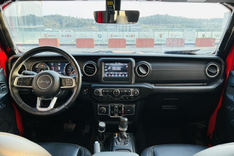 Used Jeep Wrangler 2019 2.0T Sahara Four-Door Version China VI Emission Standard Interior 5